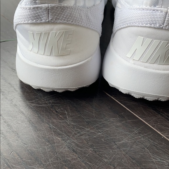 SOLD - White Nike runners - size 35 - Picture 2 of 5